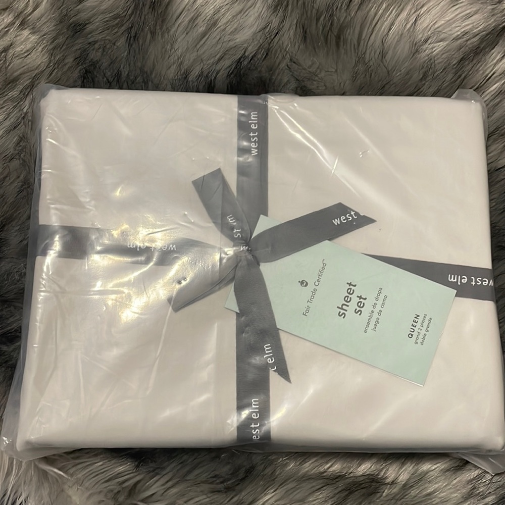 West Elm Queen sheet set